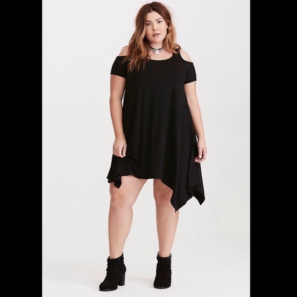 torrid Dresses & Skirts - Torrid 1X 14/16 cold shoulder handkerchief dress